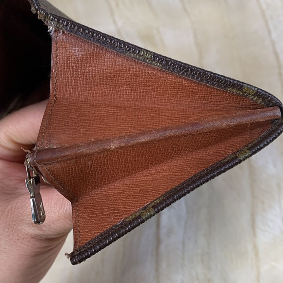 LV Monogram Emilie Continental Wallet - Picture 9 of 16